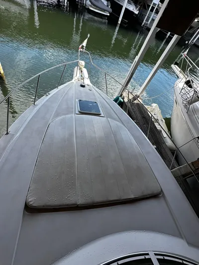  Yacht Photos Pics 2000 Carver 400 Express yacht docked in marina, top deck view.