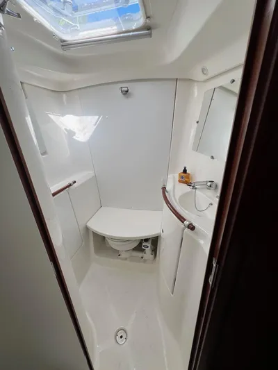 Monlove Yacht Photos Pics Beneteau Oceanis Clipper 393 2007 yacht bathroom with skylight and compact design.