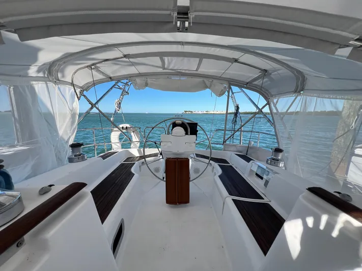 Monlove Yacht Photos Pics Beneteau Oceanis Clipper 393 cockpit view, 2007 model, sailing on open water.