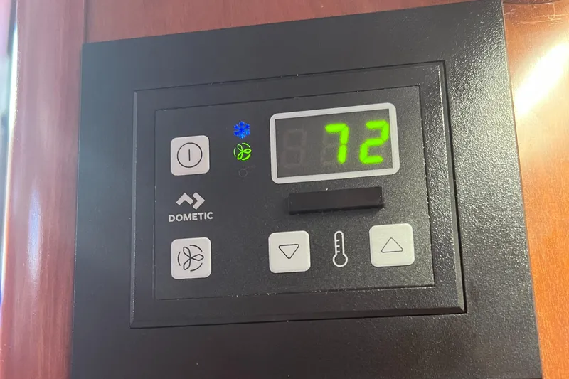 Monlove Yacht Photos Pics Dometic control panel displaying 72 degrees on a 2007 Beneteau Oceanis Clipper 393 yacht.