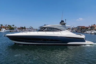 Riviera 4800 Sport Yacht
