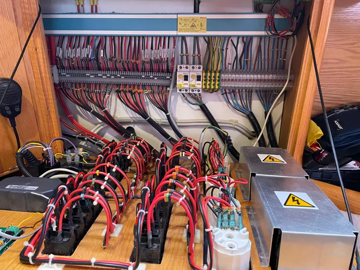 Chandelle Yacht Photos Pics Electrical wiring system inside a 2008 Alubat OVNI 435 yacht, showcasing complex circuitry.