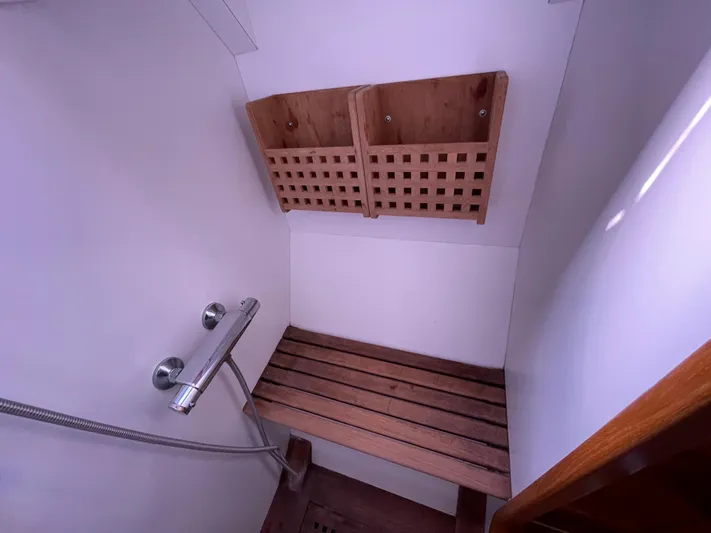 Chandelle Yacht Photos Pics 