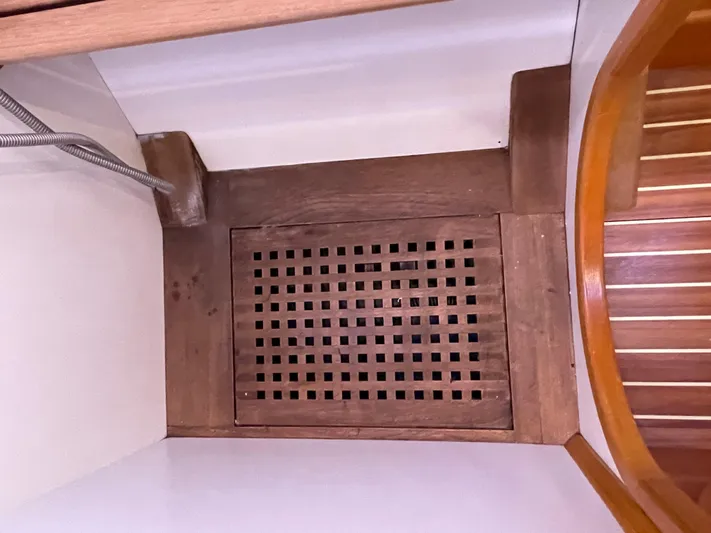 Chandelle Yacht Photos Pics 