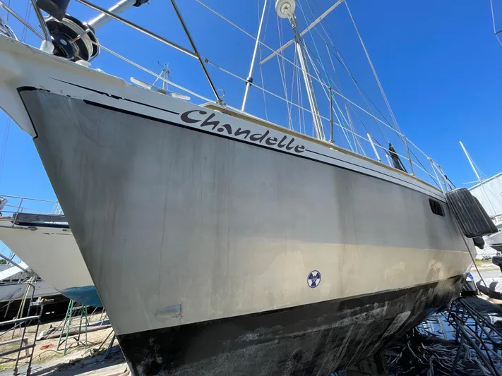 Chandelle Yacht Photos Pics Sailboat Alubat OVNI 435, 2008 model, docked on land under clear blue sky.