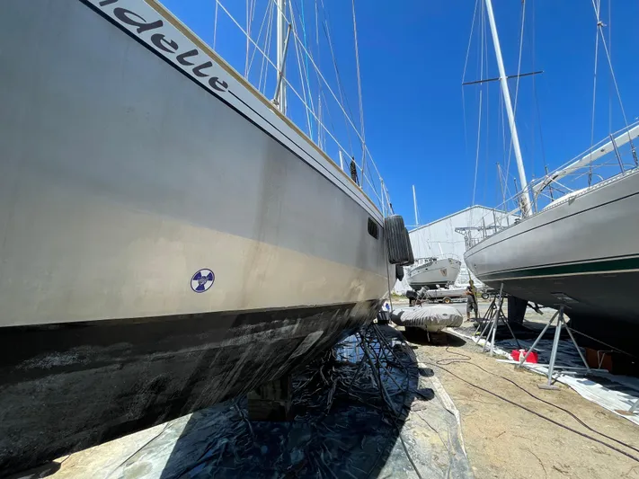 Chandelle Yacht Photos Pics 