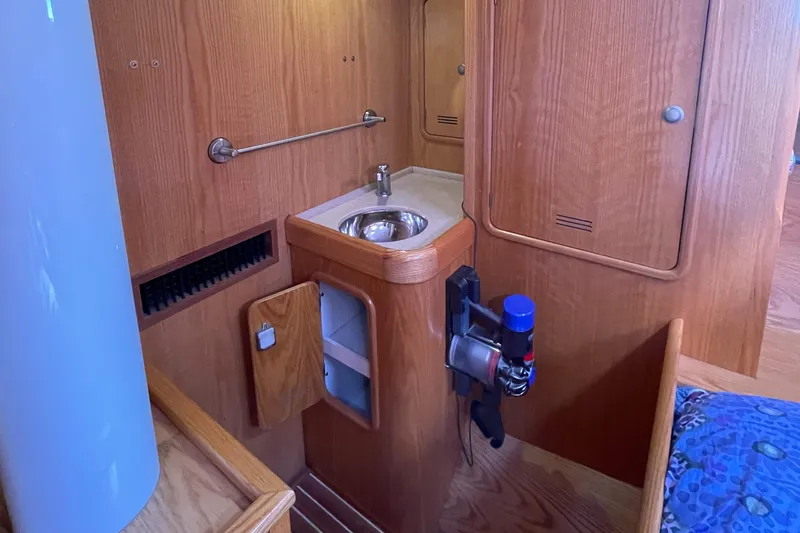 Chandelle Yacht Photos Pics 