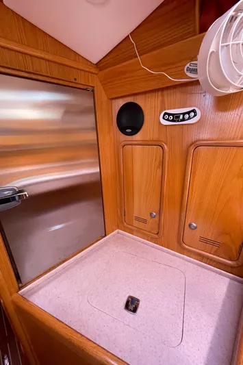 Chandelle Yacht Photos Pics 