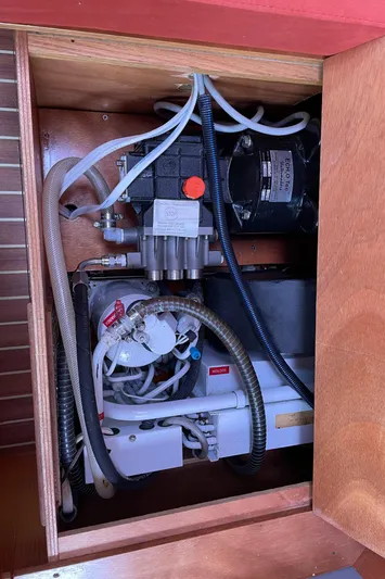 Chandelle Yacht Photos Pics 