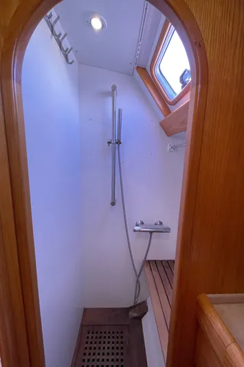 Chandelle Yacht Photos Pics 