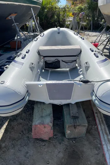 Chandelle Yacht Photos Pics 