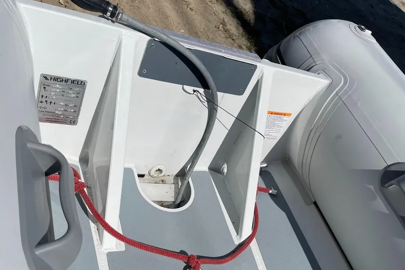 Chandelle Yacht Photos Pics 