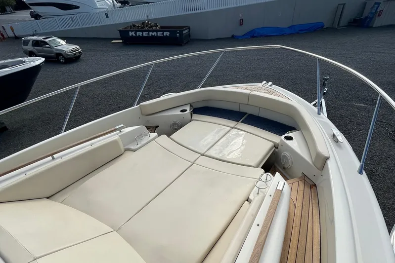  Yacht Photos Pics 2016 Chris-Craft Launch 36 boat with spacious seating and elegant design.