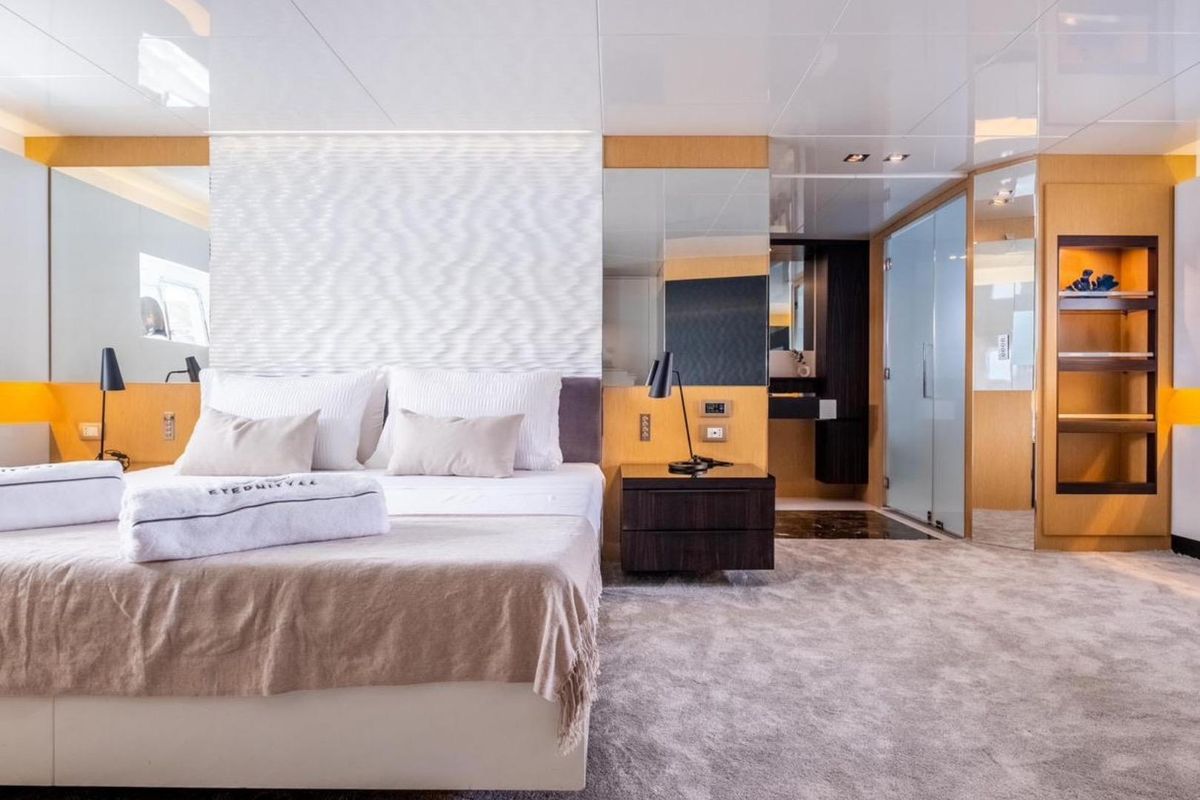 2010 Arcadia Yachts 85 