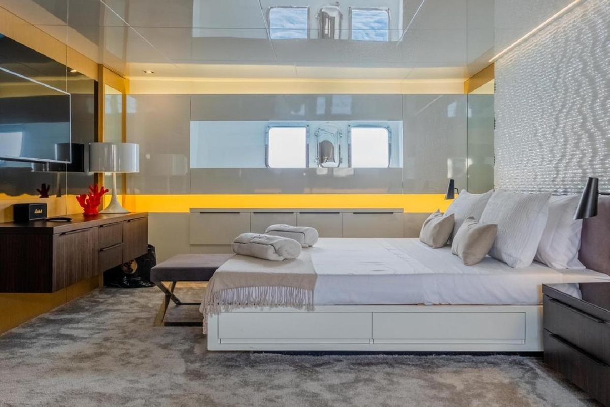 2010 Arcadia Yachts 85 