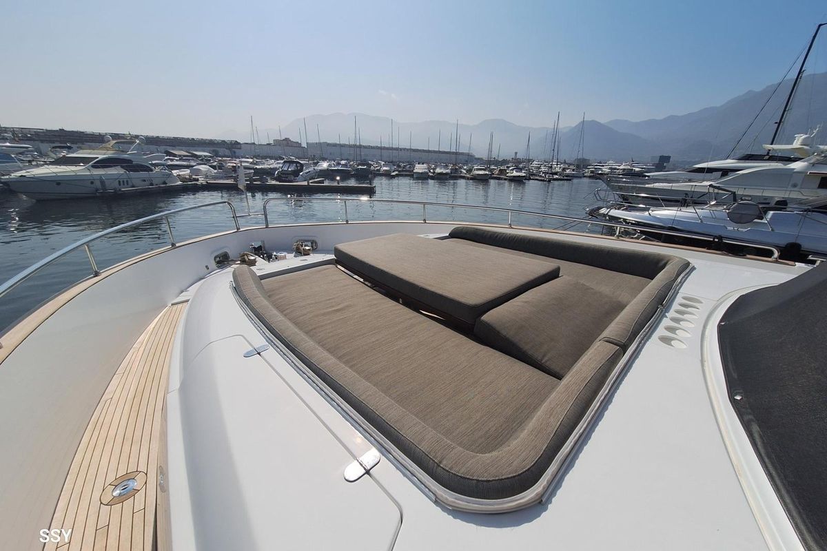 2022 Azimut 66 