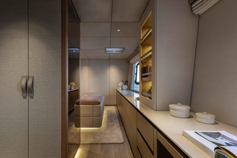 Otoctone Yacht Photos Pics Master Closet