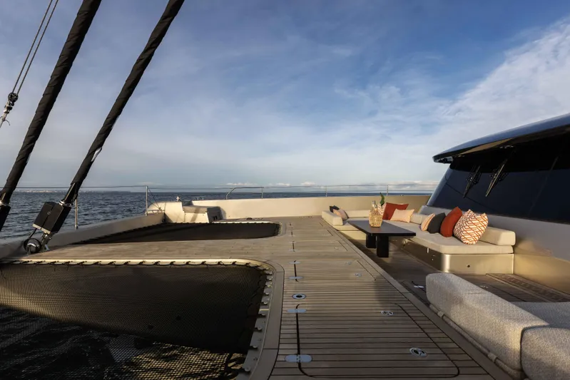 Otoctone Yacht Photos Pics Stern Lounge