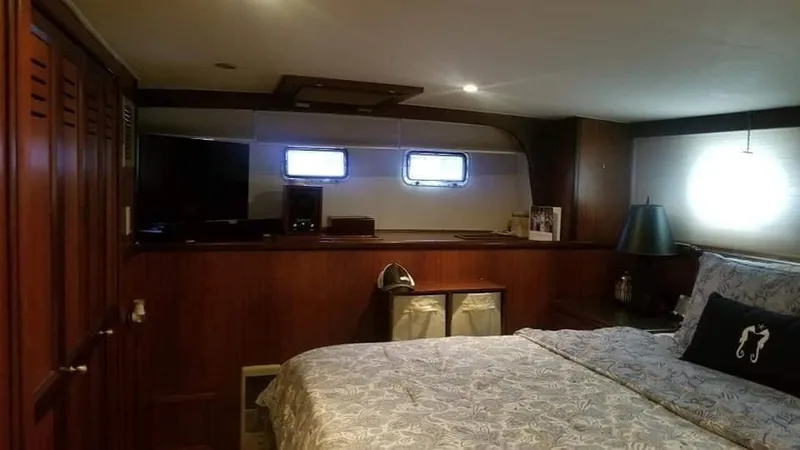 Temptress Yacht Photos Pics Interior of 1971 Hatteras 58 Motor Yacht, cozy bedroom.