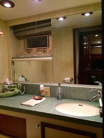 Temptress Yacht Photos Pics Bathroom in 1971 Hatteras 58 Motor Yacht.