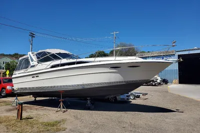Sea Ray 340 Express Cruiser