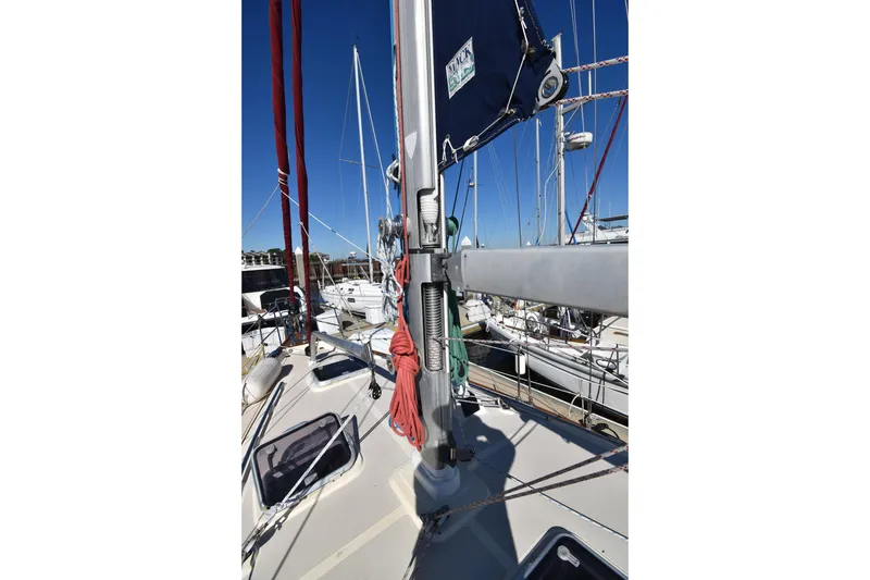 Aftia Yacht Photos Pics Sailboat deck view of 1999 Island Packet 380, featuring mast and rigging.