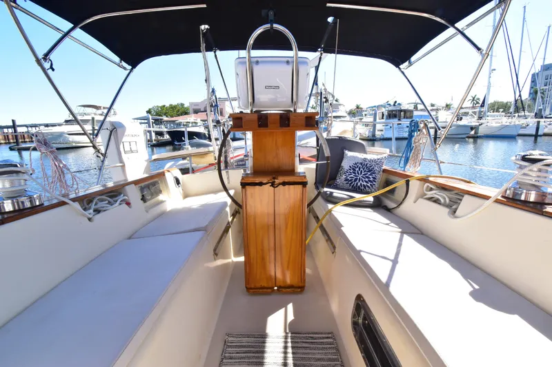 Aftia Yacht Photos Pics Cockpit of 1999 Island Packet 380 sailboat with seating and helm, docked at marina.