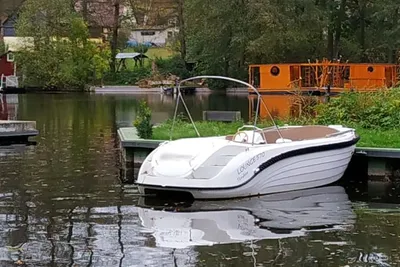 2018 Custom Lounge 570 Tender