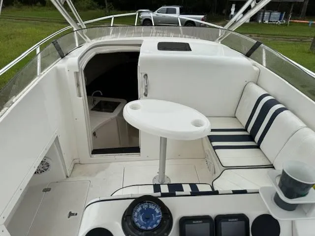 2003 Intrepid 31 Walkaround Yacht Photos Pics 2003 Intrepid 31 Walkaround boat interior with seating and table.