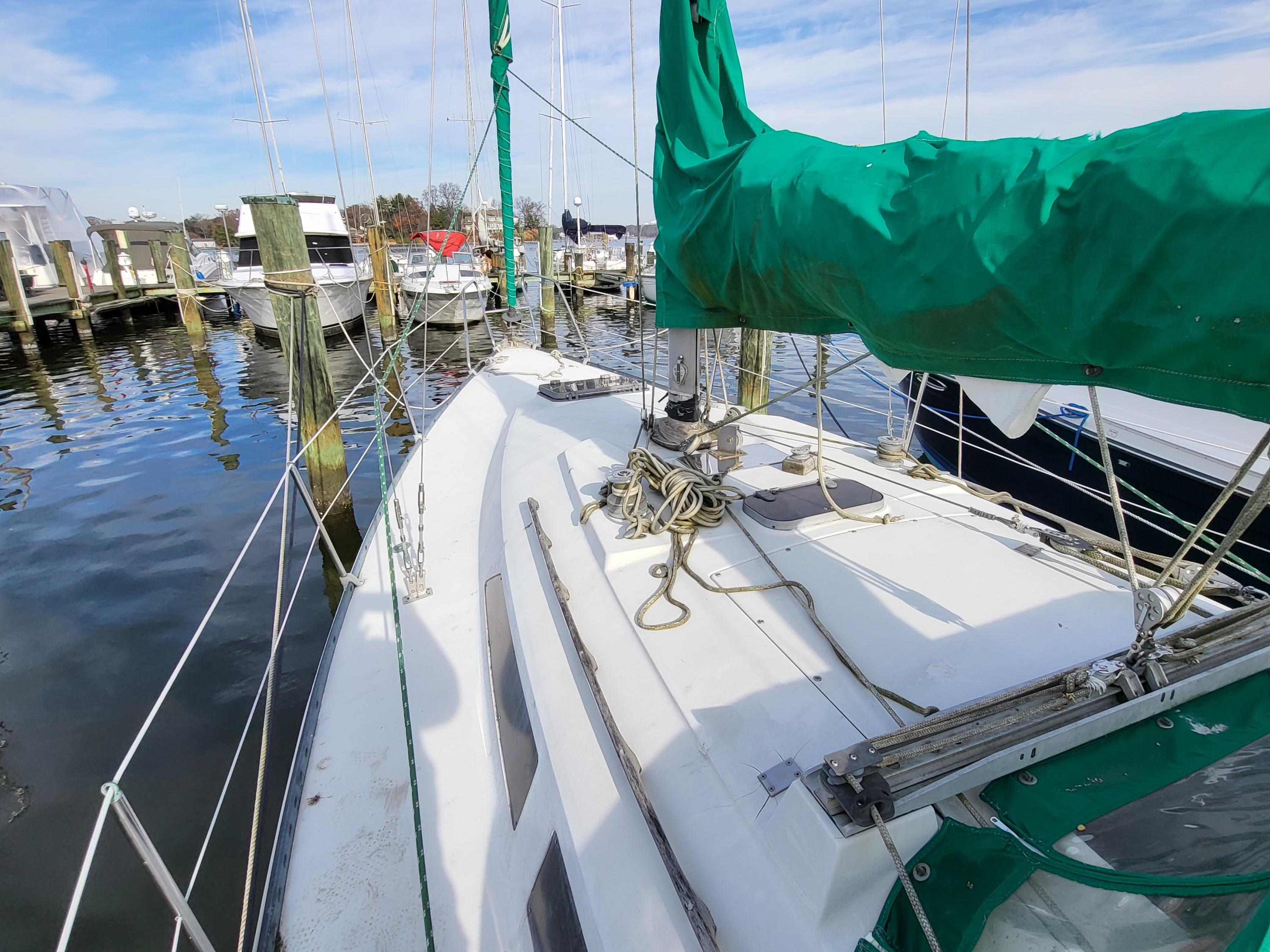 1981 C&C 32 Sailboat Sloop for sale - YachtWorld