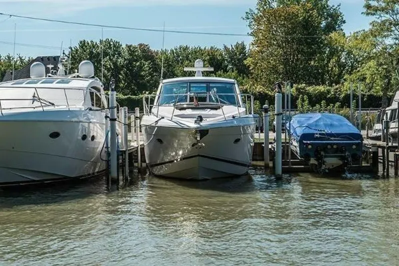 Minutes II Memories Yacht Photos Pics 