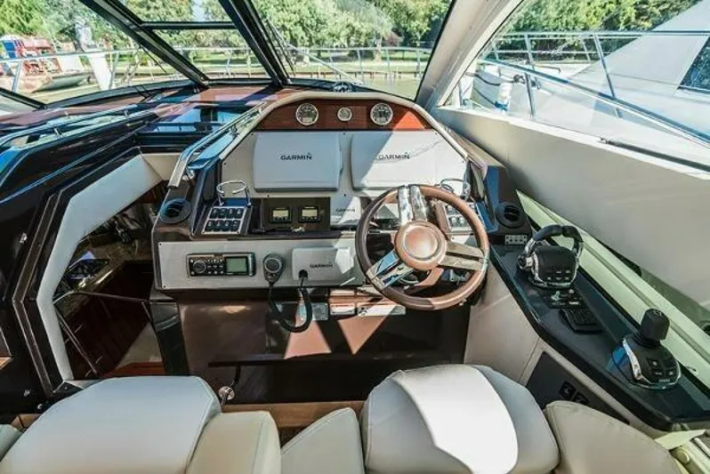 Minutes II Memories Yacht Photos Pics 