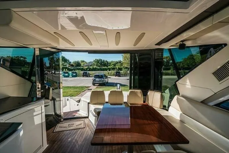 Minutes II Memories Yacht Photos Pics 