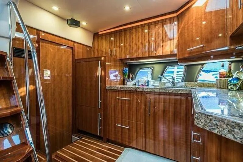 Minutes II Memories Yacht Photos Pics 