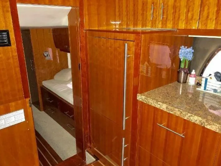 Minutes II Memories Yacht Photos Pics 