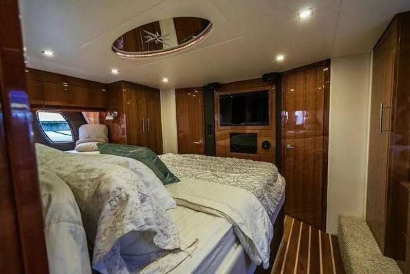 Minutes II Memories Yacht Photos Pics 