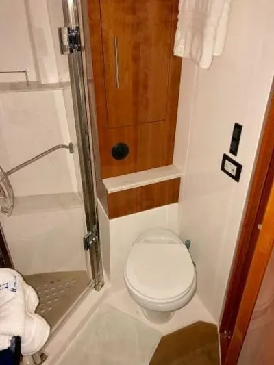 Minutes II Memories Yacht Photos Pics 