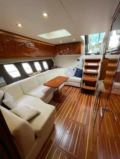 Minutes II Memories Yacht Photos Pics 