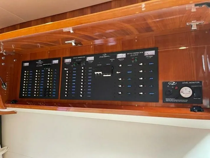 Minutes II Memories Yacht Photos Pics 