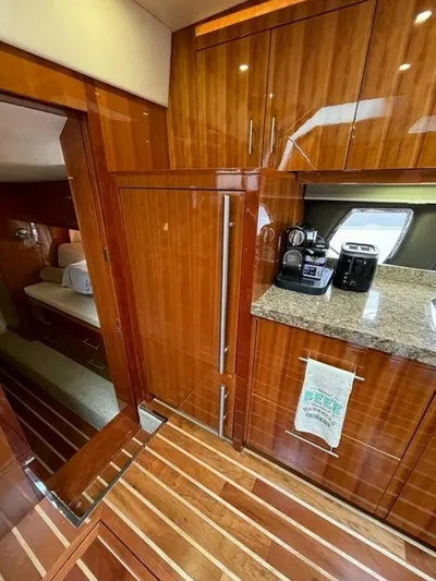 Minutes II Memories Yacht Photos Pics 