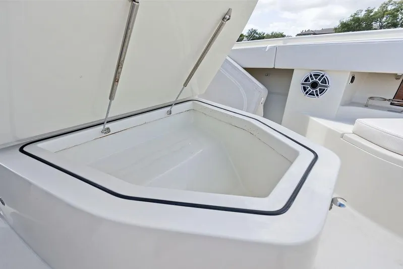 Acevedo Yacht Photos Pics Open storage compartment on 2016 Hydrosport Siesta boat deck.