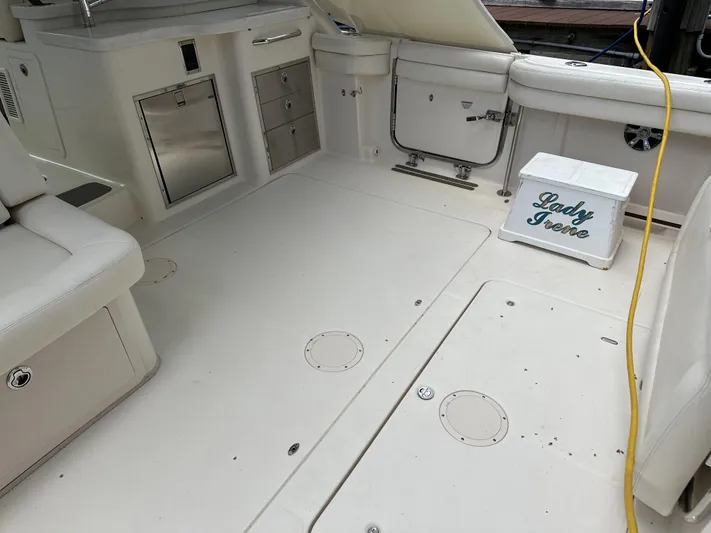 37 Grady White Freedom Yacht Photos Pics 2017 Grady-White Freedom 375 boat interior with seating and storage compartments.