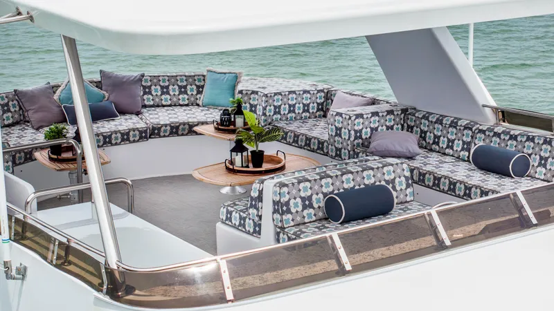 Bravo Yacht Photos Pics 