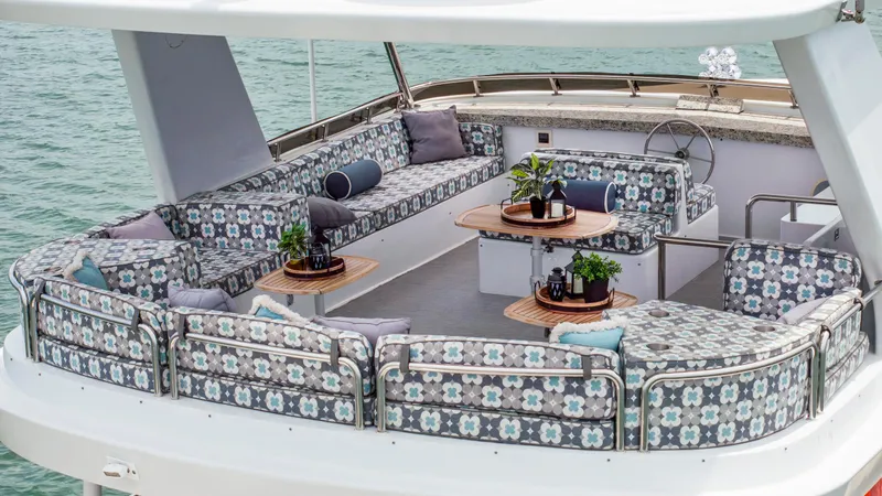 Bravo Yacht Photos Pics 