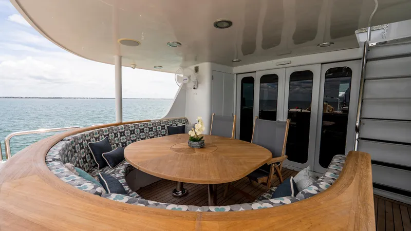 Bravo Yacht Photos Pics 