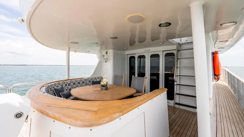 Bravo Yacht Photos Pics 