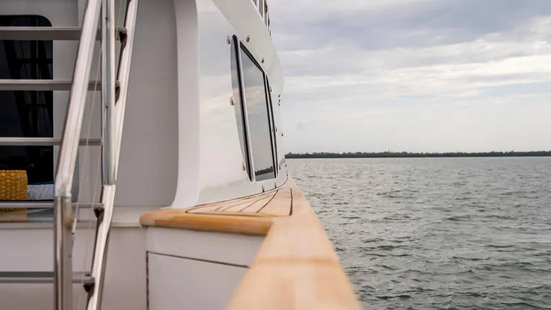 Bravo Yacht Photos Pics 