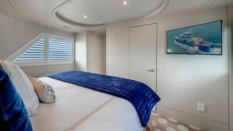 Bravo Yacht Photos Pics 