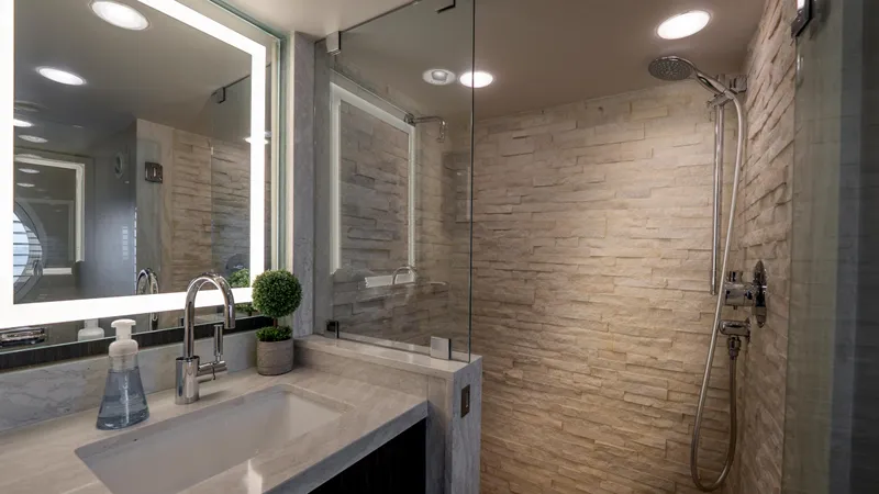 Bravo Yacht Photos Pics 