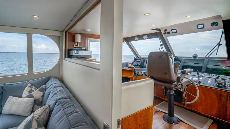 Bravo Yacht Photos Pics 